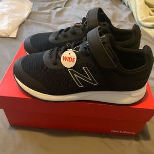 Boys New Balance sneakers 2.5 wide